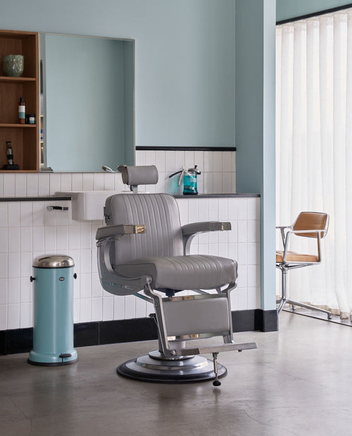 Henri brings Vipp back to the hair salon
