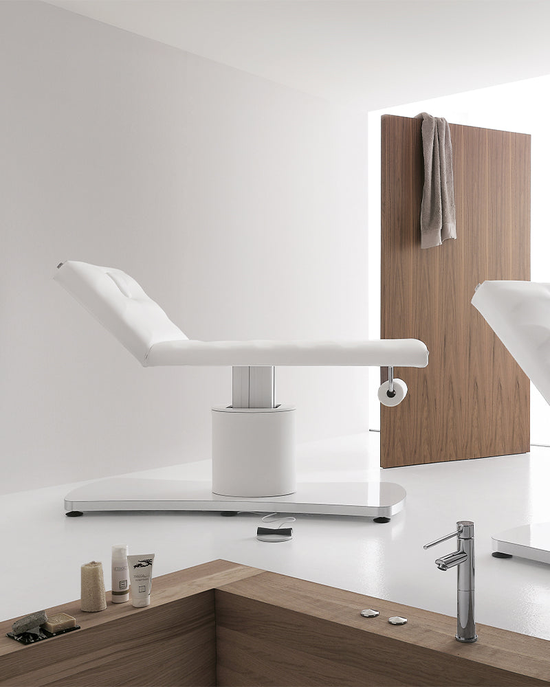 E-Motion - White treatment table - with motor