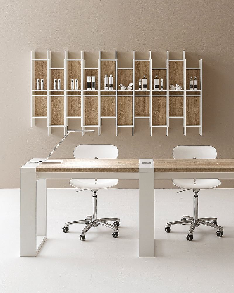 Slim - White sales shelf with details in oak pattern