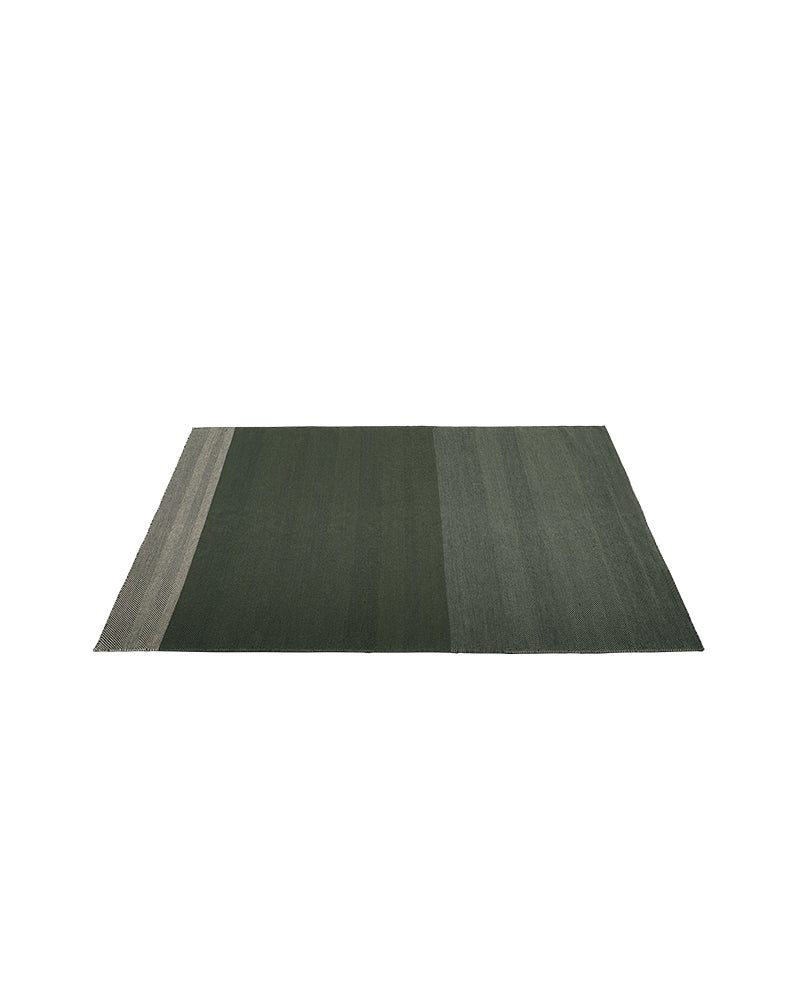 Varjo - Dark green carpet