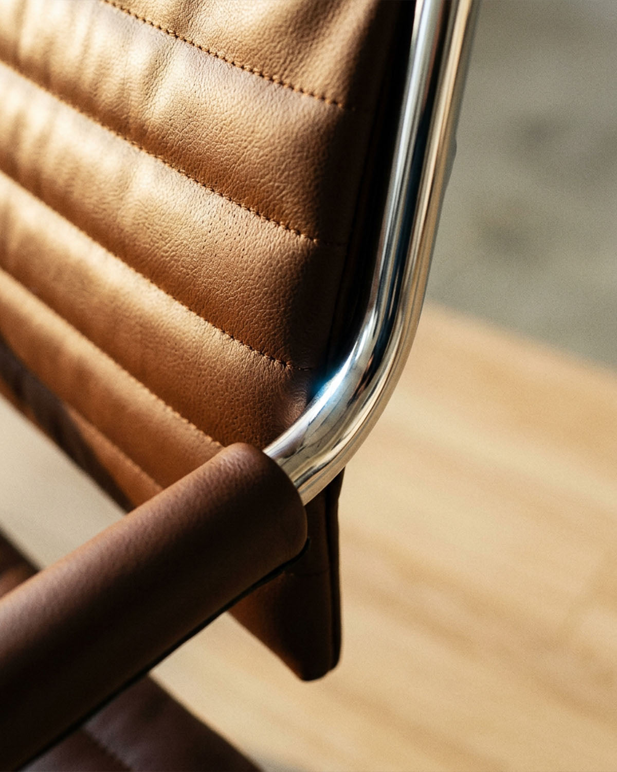 Greiner 59 - Brown styling chair with chrome cross base