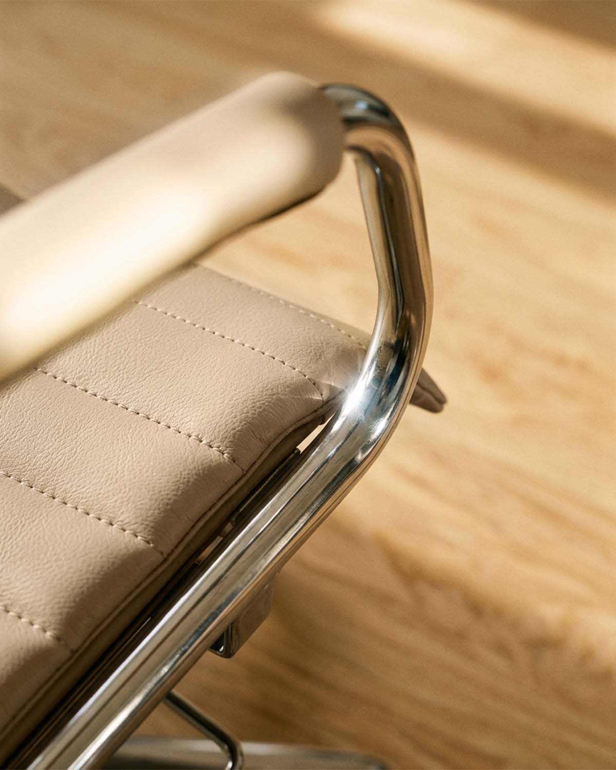 Greiner 59 - beige styling chair with chrome cross base