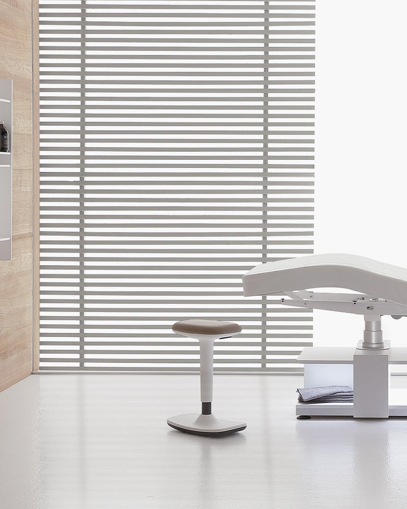Flex - Dark brown treatment stool - Good ergonomics